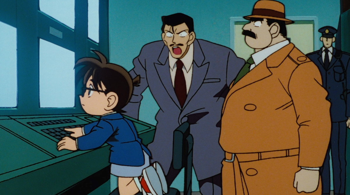 コナンってなんで普通に殺人現場に入れてもらえるん？